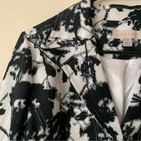 Laura Ashley NWT Palm Beach Black & White Floral Blazer Size M