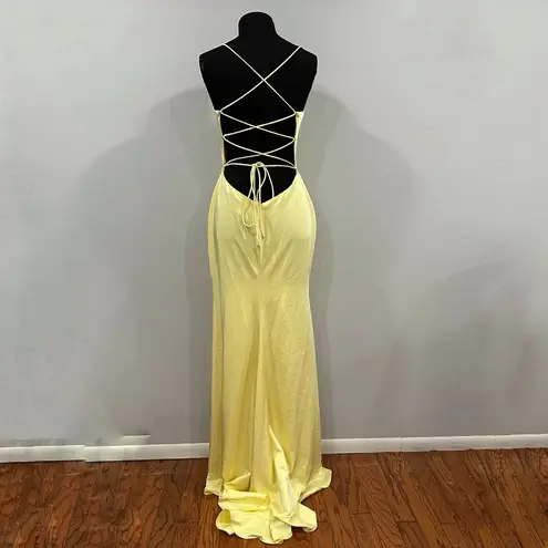 La Femme Flutter Slit Trumpet Gown 28294 in Pale Yellow 10 NWOT