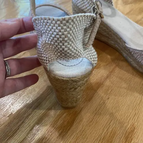 Llivia Wedge Sandal NWOB (Women)
Toni Pons size 39 (s1)