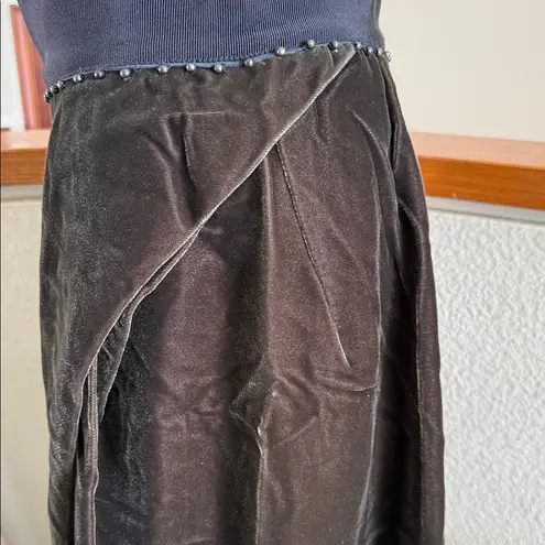 Gianfranco Ferré was live green with brown undertones velvet is Size 10/12