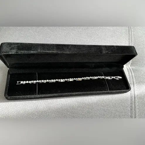 Swavorski Authentic SWAROVSKI bracelet DRESSY🌟🌟🌟
