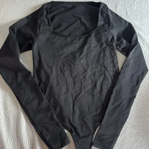 SKIMS ESSENTIAL LONG SLEEVE SCOOP NECK BODYSUIT, Size small, $78