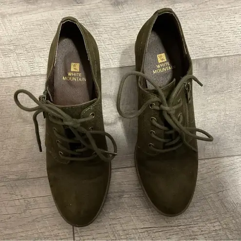 White Mountain Desaray Lace Up Stacked Heel Bootie Size 8M