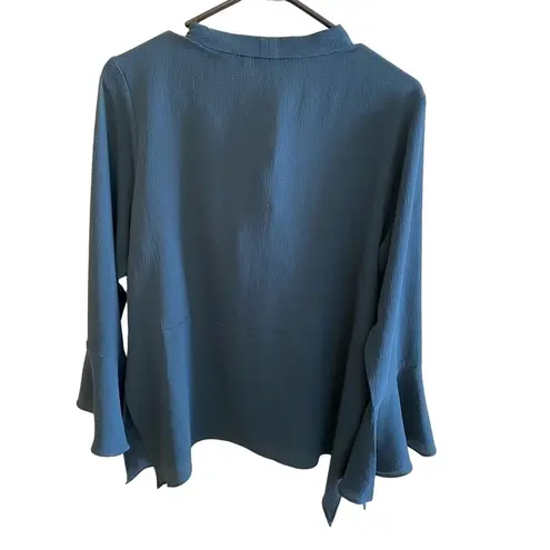 Harvé Benard Harve Benard Blue 3/4 Bell Sleeve V-Neck Textured Pullover Blouse Size M