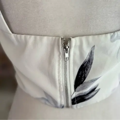 L'ATISTE L’Atiste Ivory Floral Halter Cutout Cropped High Neck  Top 8