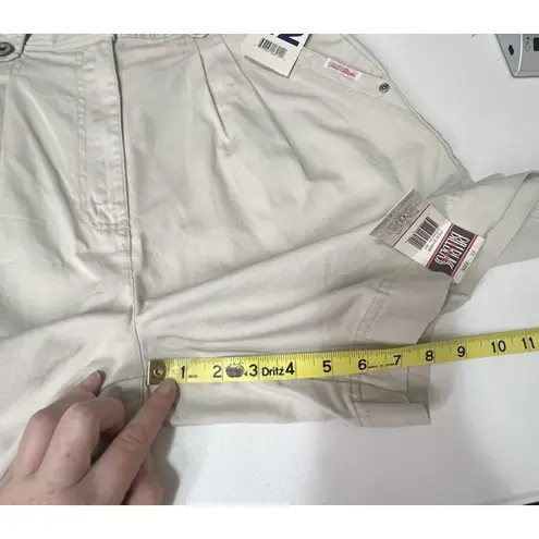 Bill Blass Vintage Women’s High Rise Khaki Shorts Size 12 NWT 30” Waist