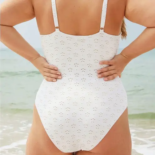 Berlook Floral Cutout One