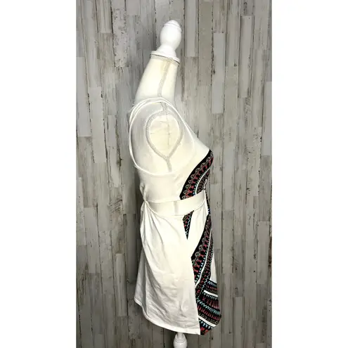 NWT Women's Geometric Cut