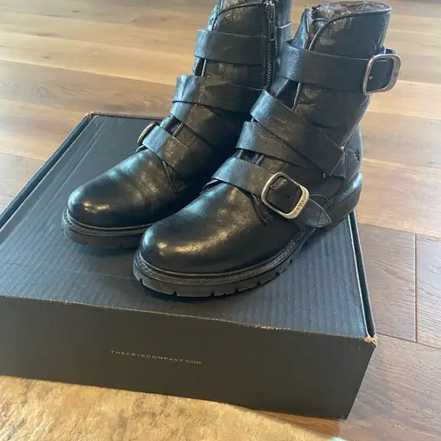 Frye  Veronica Tanker. New in box. Size 8