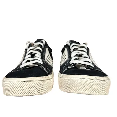Cariuma Catiba Pro Low Black with White Contrast Skateboarding Sneaker W 9.5