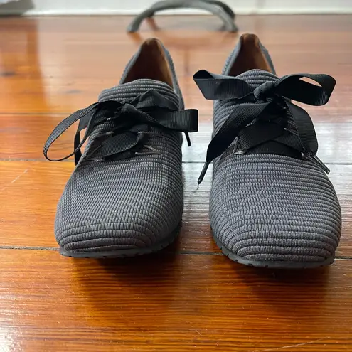 L’Amour Des Pieds Taimah Ribbed Woven Ribbon Lace Up Sneakers Women’s 6.5 💛🍄 Gray