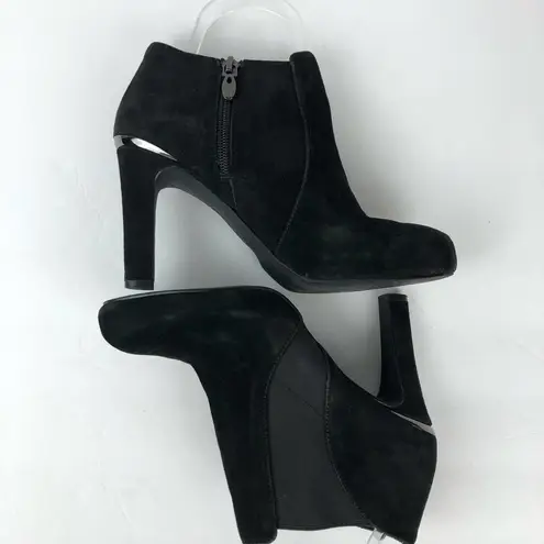 Tahari  Suzi Suede Ankle Bootie in Black Size 6