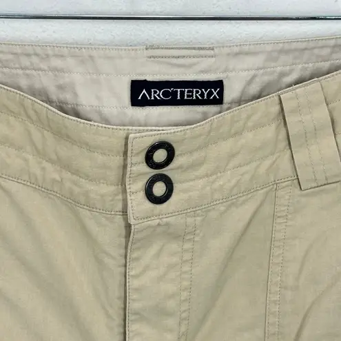 Arcteryx Women's Khaki Cargo Pants Lightweight Outdoor Adventure Convertible Tan Size 6