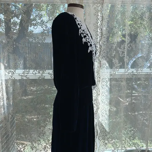 Jessica McClintock velvet Victorian inspired midi dress lace trim