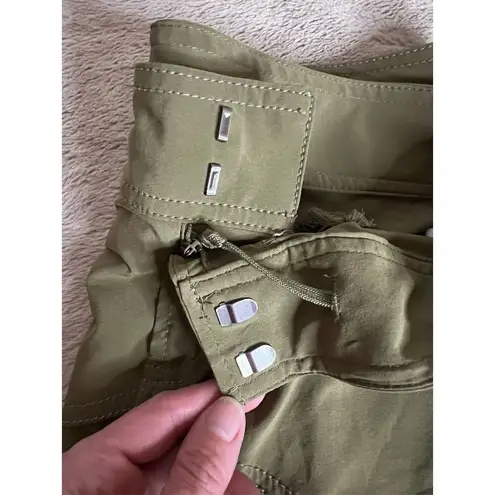 Athleta  Women's All Terrain Skirt Size 10 Green Casual Pockets