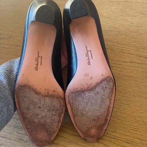 Salvatore Ferragamo Ferragamo black pumps Sz 8 very good condition Made in Italy