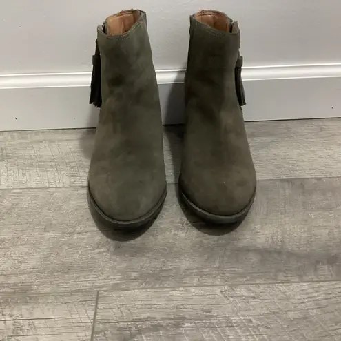 Vionic  Upright Madeline Boot Size 8