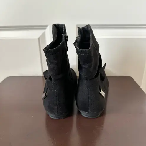 Torrid  Women Black Velvet Ankle Bootie Bow Accent Extra Wide Width Size 8