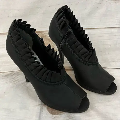 Nina Shoes Black Fabric 4 1/2” Heels Ruffles Zippers Dress Bootie Pumps Size 8M