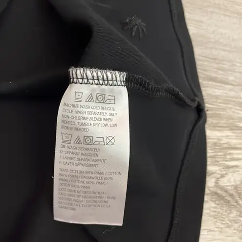 Isaac Mizrahi Live Essentials Black Short Sleeve V-Neck Women's Tee Size Small