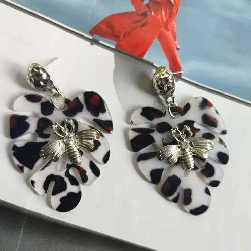 Resin Animal Print Palm Monstera Leaf w/ Bee Earrings Silver