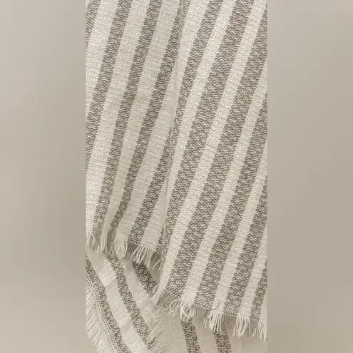 Boutique Blanket Scarf (Gray, White)