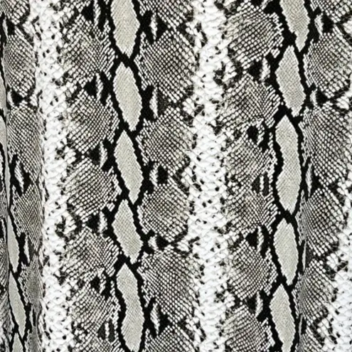 Ellen Tracy Shirt Womens Large Gray Black Snake Print Twist Front Rocker Edgy