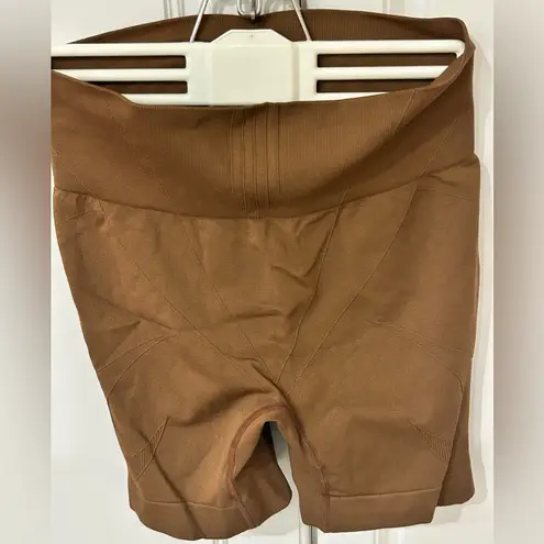 Women 2 Piece Seamless Long Sleeve Top & Biker Shorts Size Medium Brown