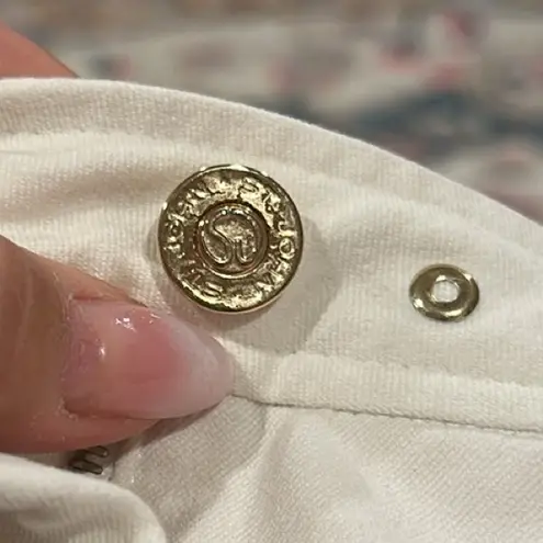 St. John Sport High Rise Flare White Stretch Goldtone Zippered Pocket Jean Pants Size 12