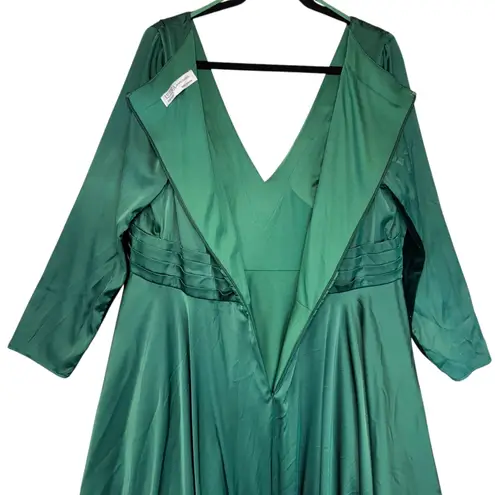 IEENA for MAC DUGGAL Emerald Green V Neck Long Sleeve High Slit Gown Evening 20W