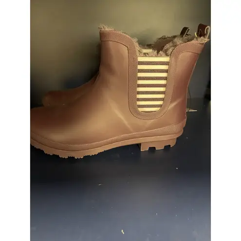 Serra Plum Women's Chelsea Rain Boots Elastic Side Panels & Lugged Sole Size 8