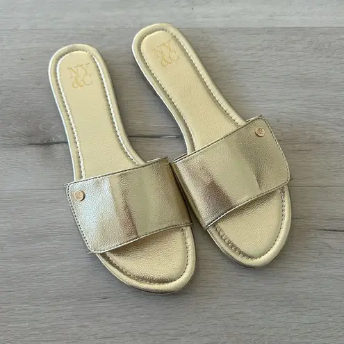 New York and Company Adelle Flat Sandal Gold 10 NWT IN BOX