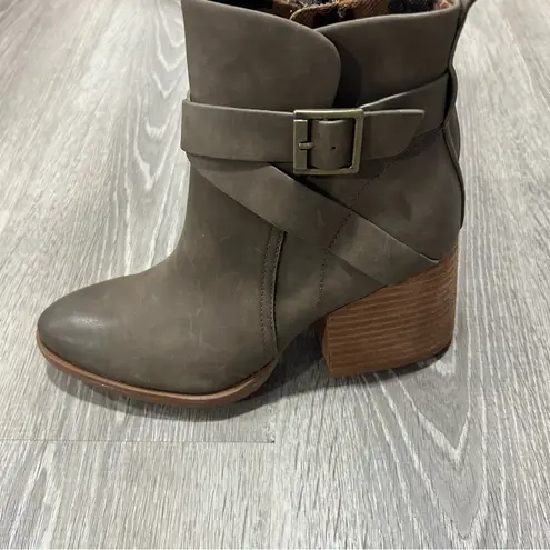 Kork-Ease Korks Shyla Block Heel Bootie Size 6.5