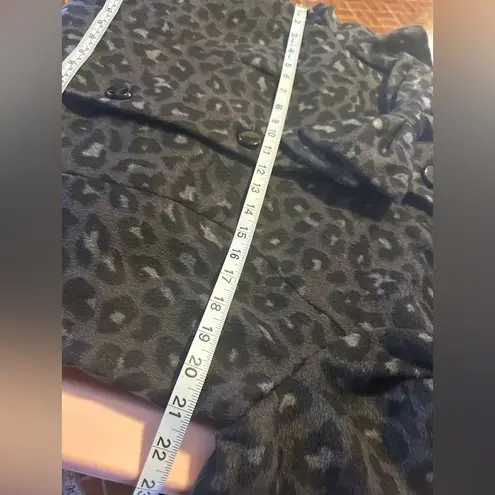 Dennis Basso NWT gray leopards print button front bow brooch coat SM 21” p2p