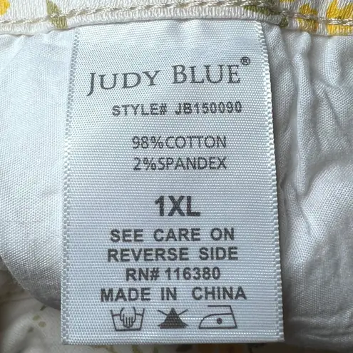 Judy Blue Shorts Womens 1XL White Yellow Floral Print Denim Casual Summer Comfy