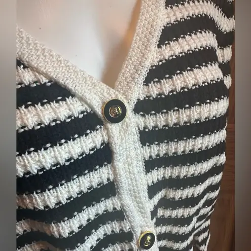 Black & White Striped V Neck Cardigan Size Medium NWT Sz M Cropped Knit Sweater