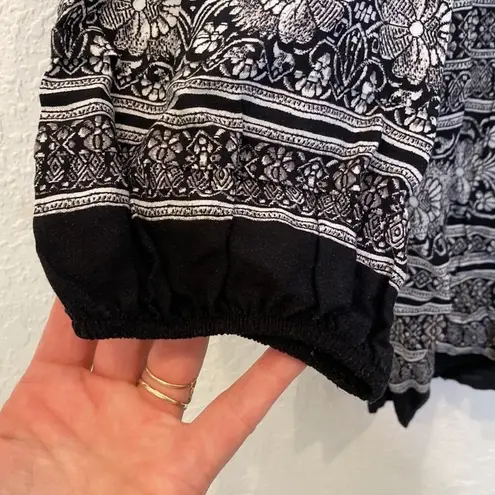 Fig and Flower Women’s All Over Print Boho Tunic Abstract Floral Indian EUC Sz M Black Size M