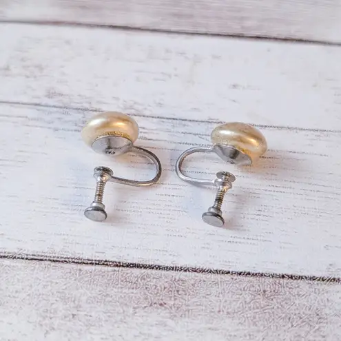 Vintage Screw Back Earrings Pearlescent Beige 3/8"