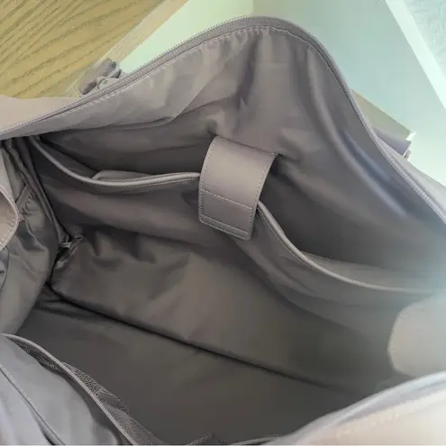 BEIS The Commuter Duffle Bag in Lavender Purple