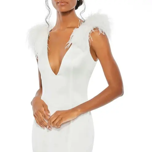 Mac Duggal  68137  Womens White Feather Shoulder Satin V Neck Gown Dress