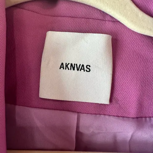 AKNVAS Taylor Single