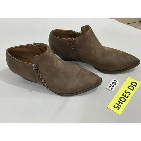 Indigo rd. Womans M Brown Pointed Toe Zip Up Bootie