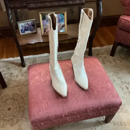 Crown Vintage Sila Embroidered Western Boots in White Sz 7 EUC