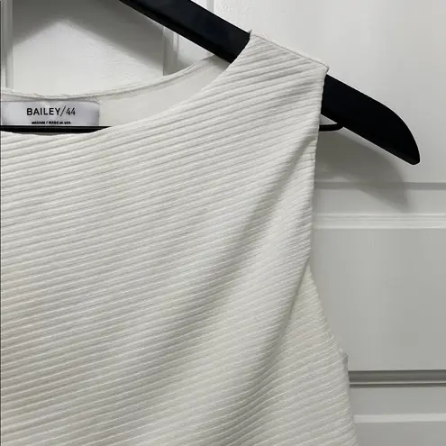 Bailey44 Bailey / 44 White Fitted Asymmetrical Layered Sleeveless Blouse - Size Medium