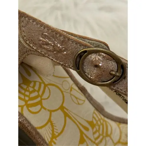 Fly London Yanca Gold Wedge Sandals Size 40/9