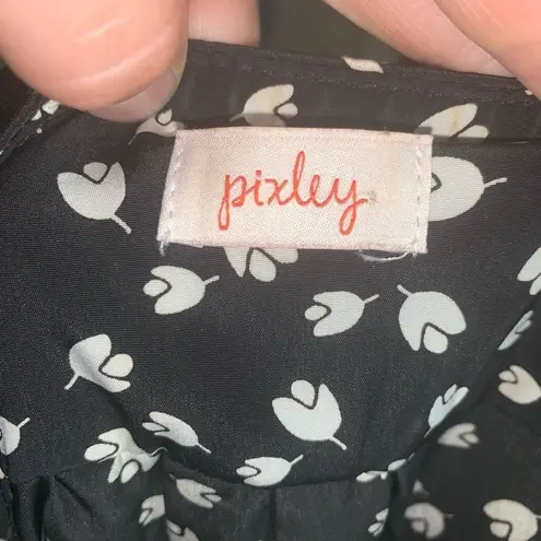 Pixley Stitchfix black and white tulip M split neck flowy blouse Size M