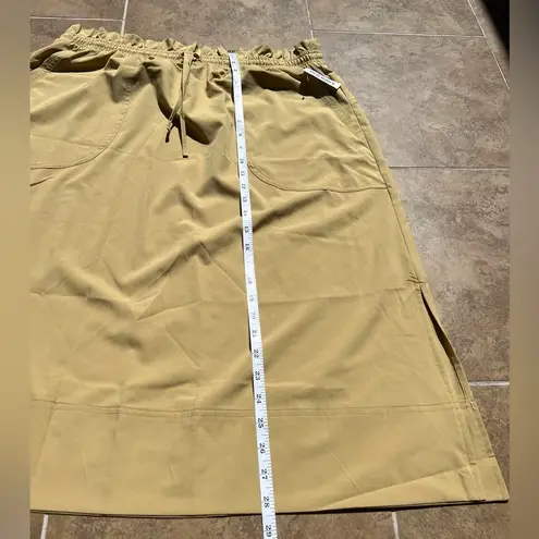 Old Navy NWT  StretchTech Quick Dry Midi Skirt, Size Large, Mustard, Fall