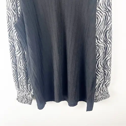Suzanne Betro Weekend Black Gray Long Animal Print Sleeves Ribbed Top Size 1X