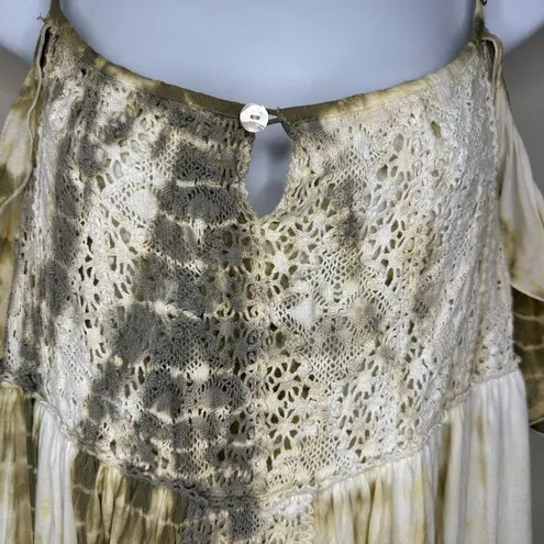 Tiare Hawaii Fluttery Cold Shoulder Ruffle Sleeves Top Size Medium Green/Cream