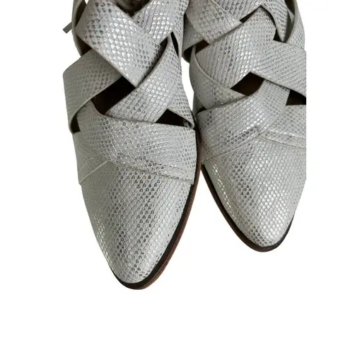 A Rider Girl Top Side Lace Up White And Metallic Women Sandal Size 8